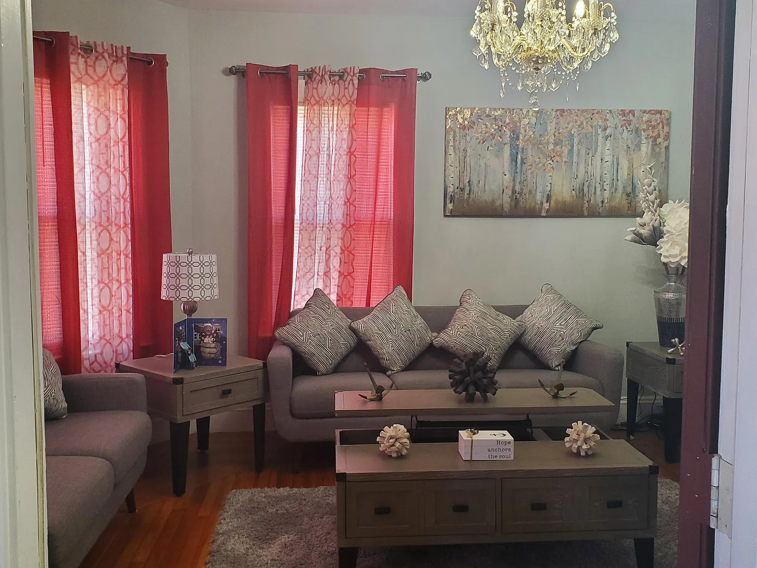 3 bed, $1,900 — Photo 2