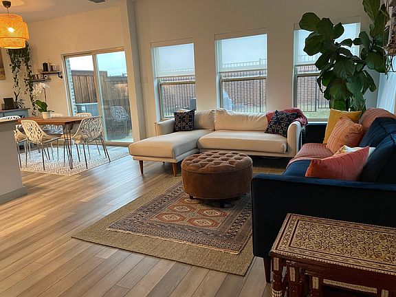 4th image of 557 Ballustrade Dr