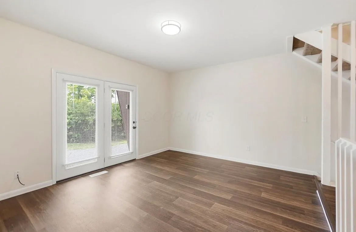 2 bed, 1.5 bath, 1057 sqft, $1,200 — Photo 4