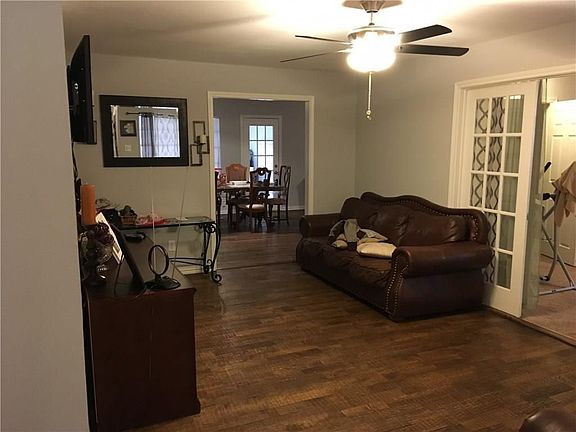 3rd image of 8730 Blossom Ln