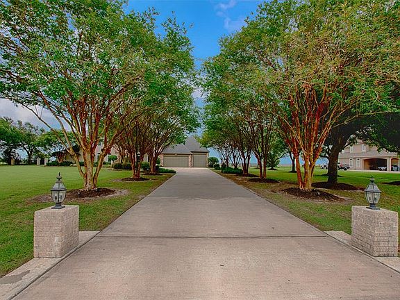 2nd image of 9066 N Point Dr