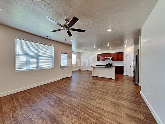 5th image of 1116 N Wagon Way