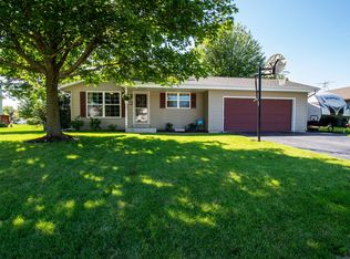 410 Brookstone Dr, Waterford, WI 53185