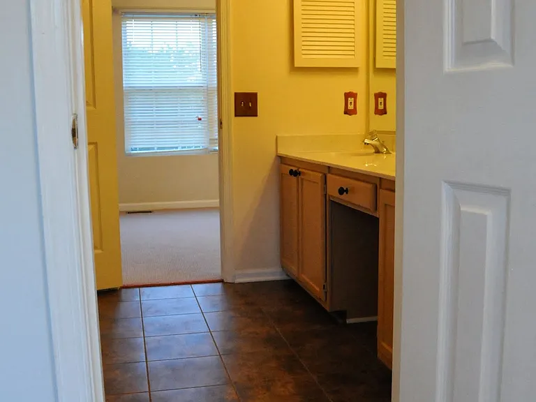 Upstairs "Jack-and-Jill" bathroom (with tub).