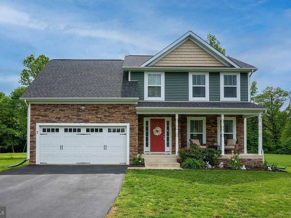 1st image of 7 Clarion Dr