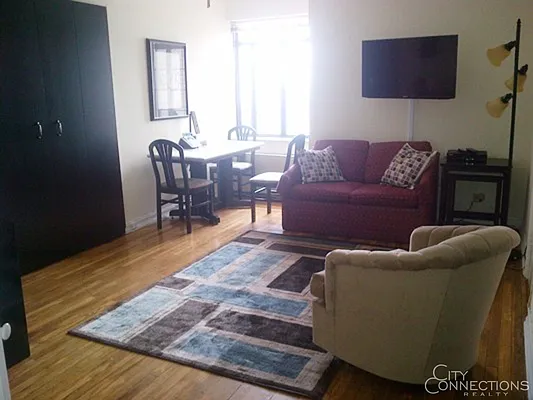 Rented by City Connections Realty | media 8