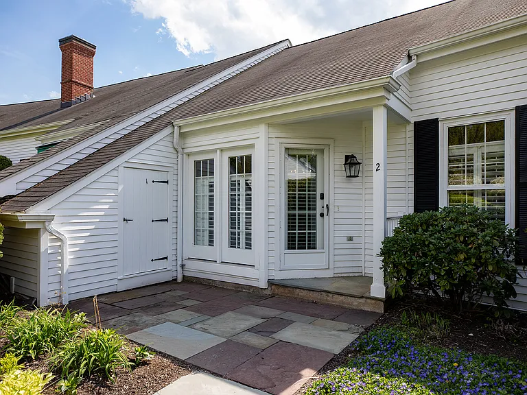 2 Emerson Ct — Photo 34