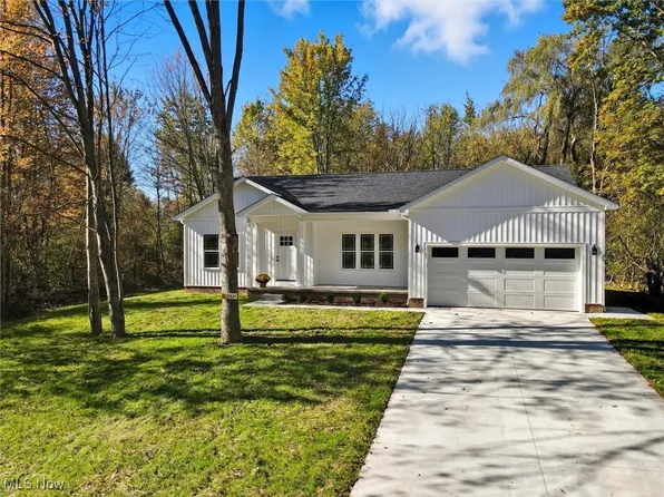 986 Evening Star Dr, Roaming Shores, OH 44085