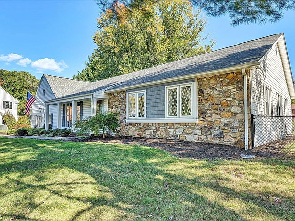 4th image of 227 Ivy Ln