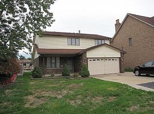 37788 Circle Dr, Harrison Township, MI