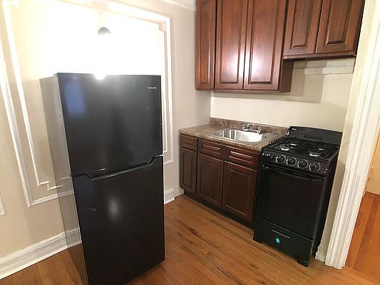 3rd image of 530 Parkside Ave APT 4M