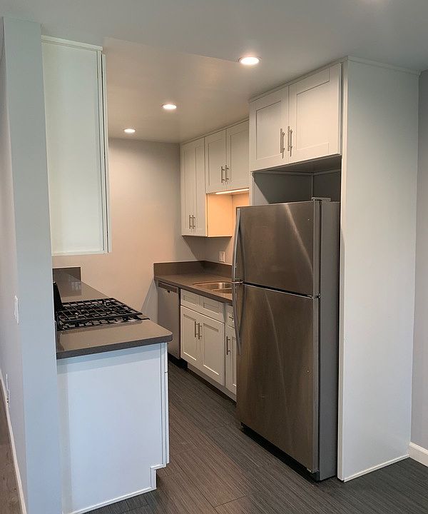 1st image of 905 E Garfield Ave #12