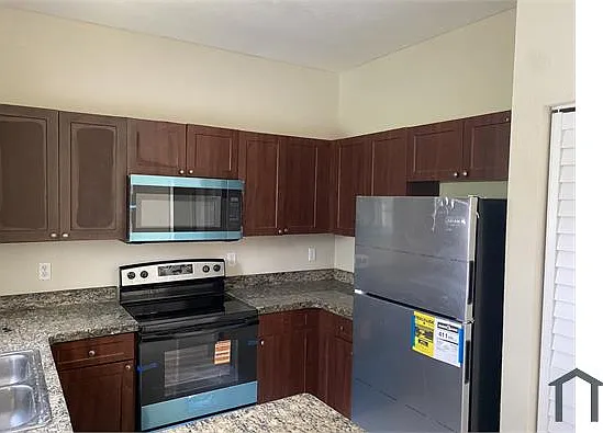 3 bed, 1200 sqft, $2,700 — Photo 1