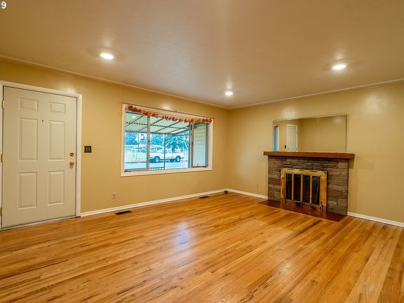 4th image of 505 SE 101st Ave