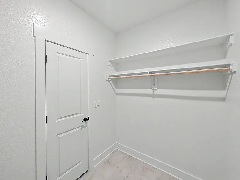 64 Islay Dr — Photo 15