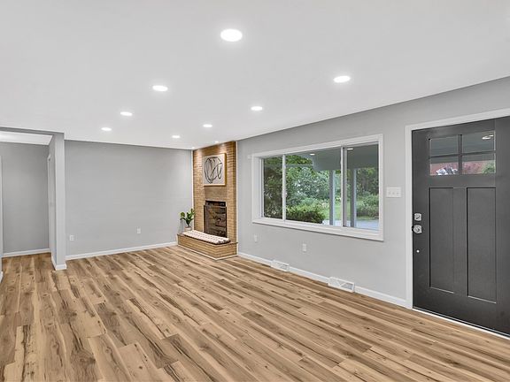 4th image of 128 Highview Ave
