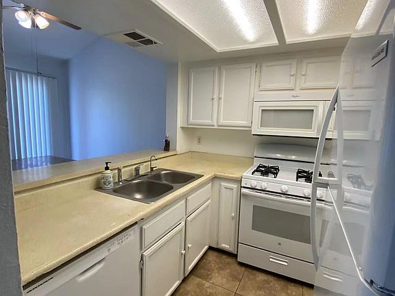 4th image of 1025 N Tippecanoe Ave Unit 142