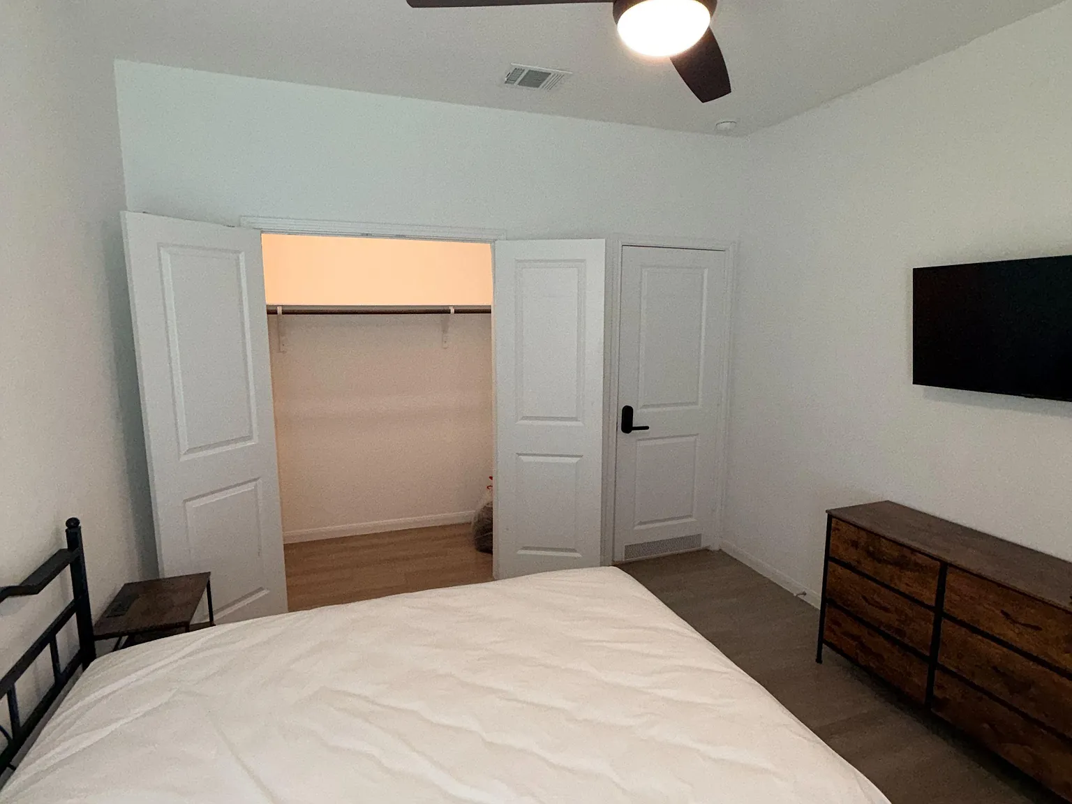 4 bed, 3.0 bath, 1910 sqft, $1,027 — Photo 4