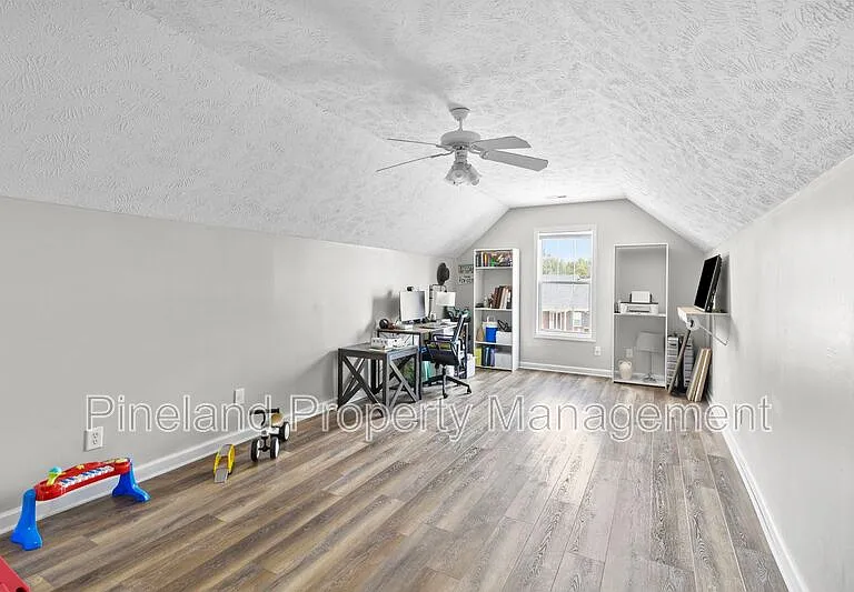 133 Haywood Dr — Photo 27