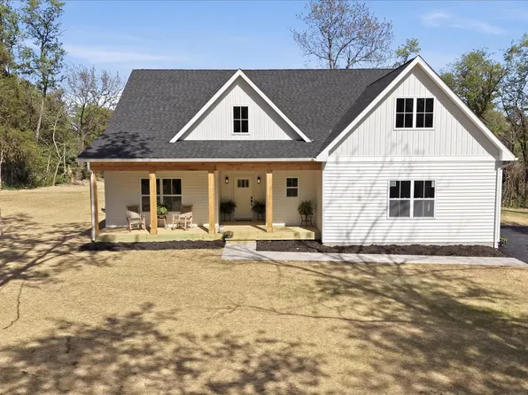 825 Avanti Dr, Bunker Hill, WV 25413