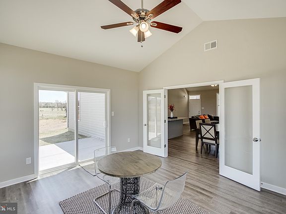 Friemont - Sunroom