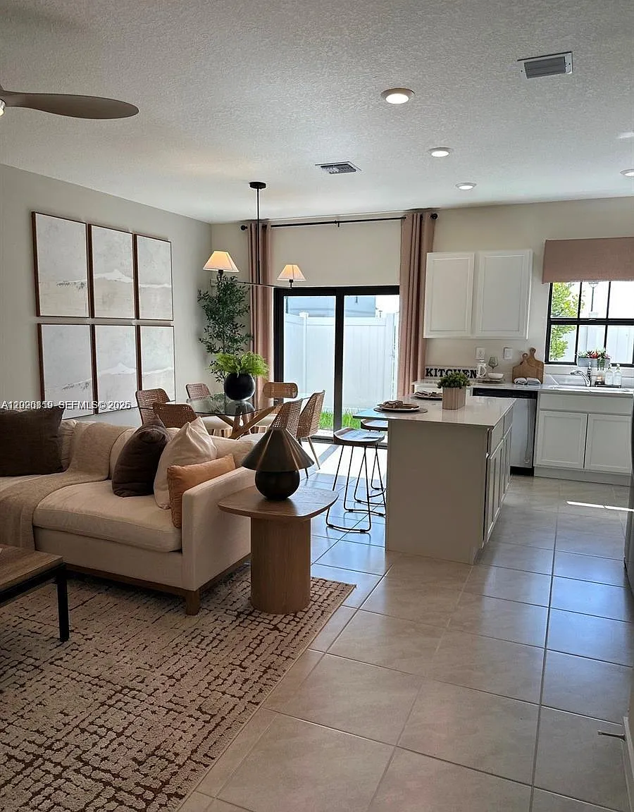 3 bed, 2.5 bath, $2,500 — Photo 4