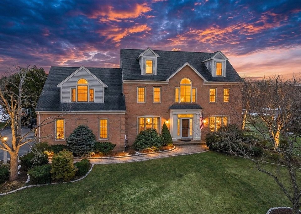 1st image of 4 Gale Meadow Way