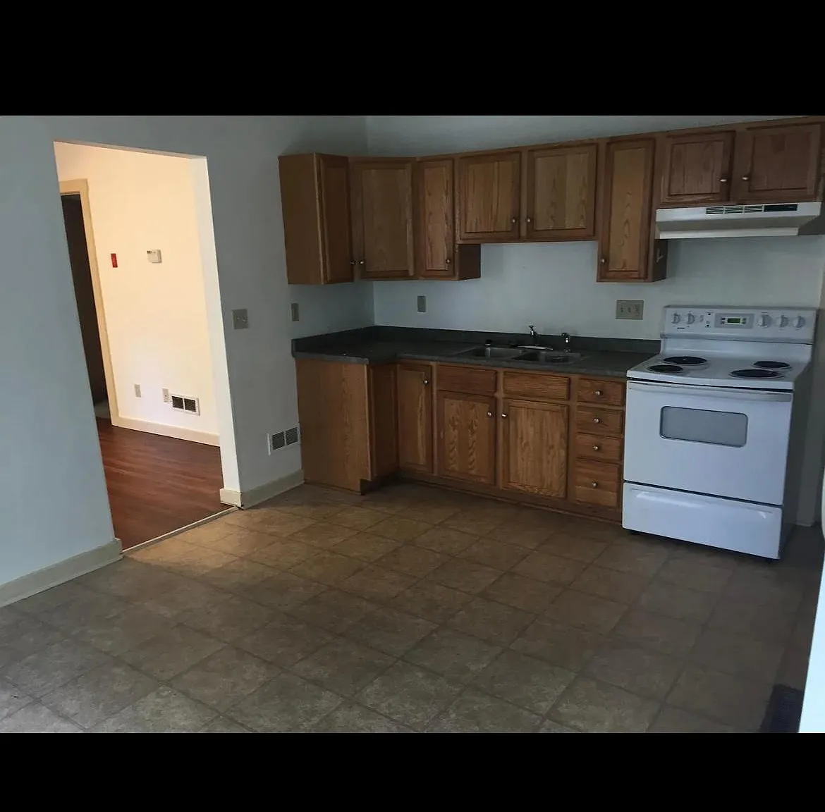 3 bed, 1800 sqft, $2,700 — Photo 2