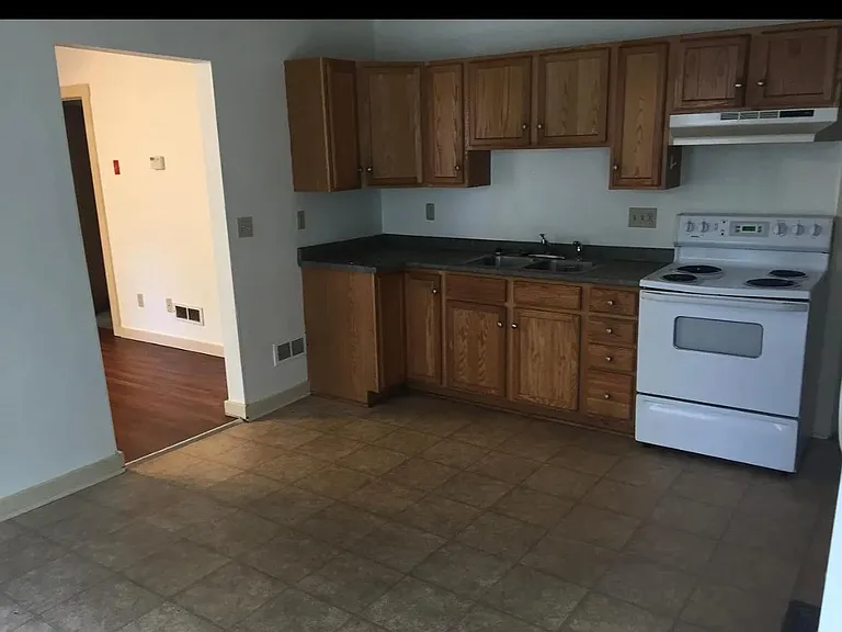 44 School St — Photo 2
