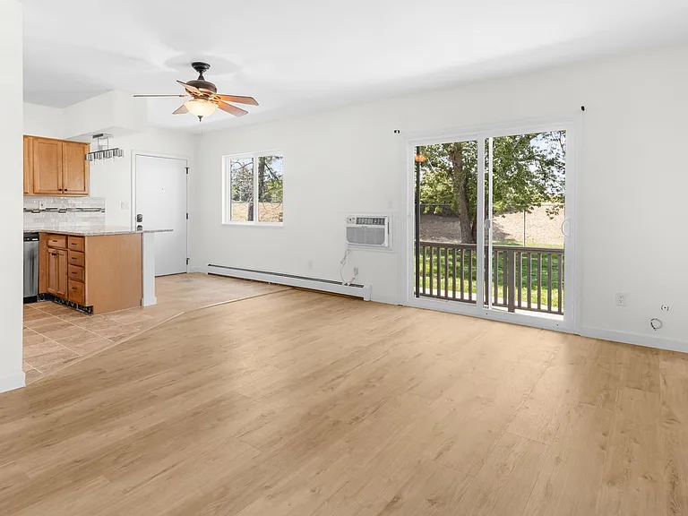 625 Manhattan Pl #109 — Photo 2