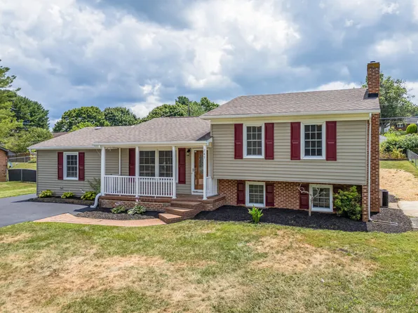 265 Ash Dr SE, Christiansburg, VA 24073