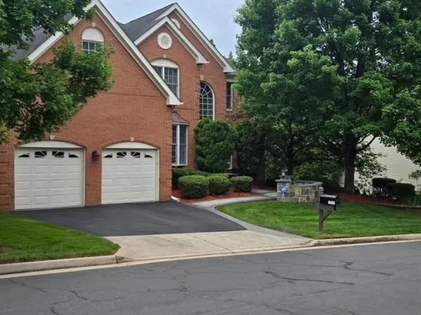 13249 Middleton Farm Ln, Herndon, VA 20171