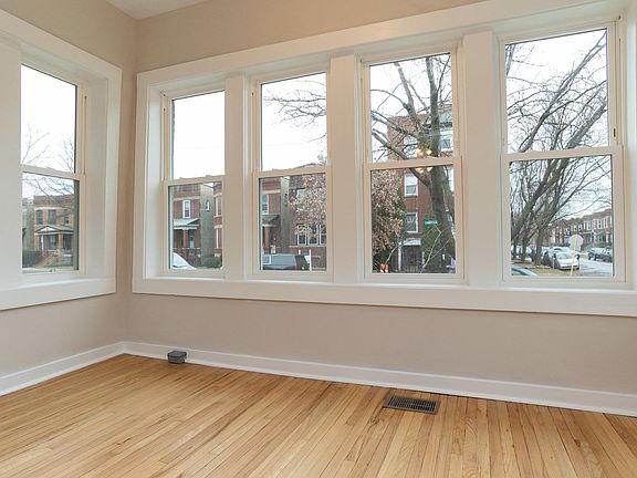 2nd image of 3605 N Oakley Ave #1F