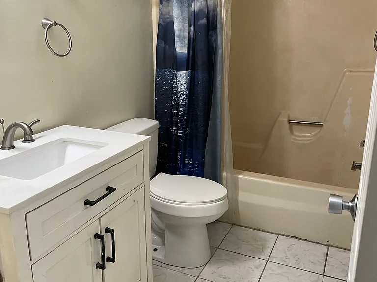 215 Camelot Dr #215 — Photo 6