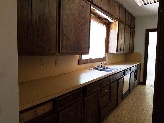 3rd image of 615 NE 14th St