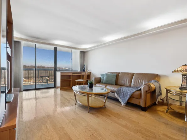 1 Bay Club Drive #11V, Bayside, NY 11360