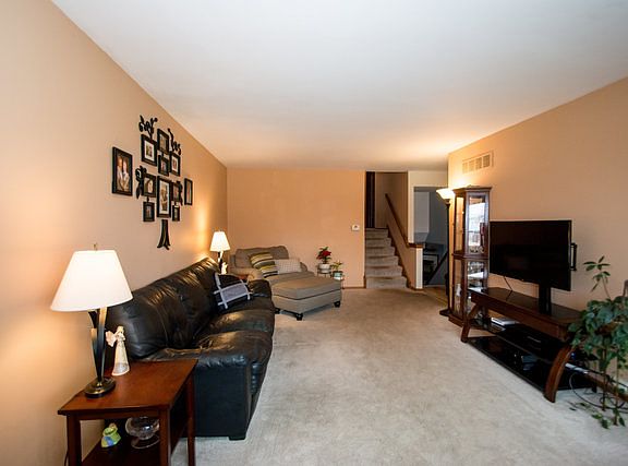 3rd image of 5241 W 137th Pl