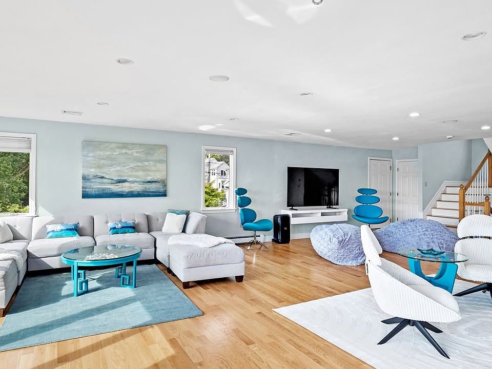 2nd Huge Living room with a smart TV and a gorgeous terrace overlooking the ocean