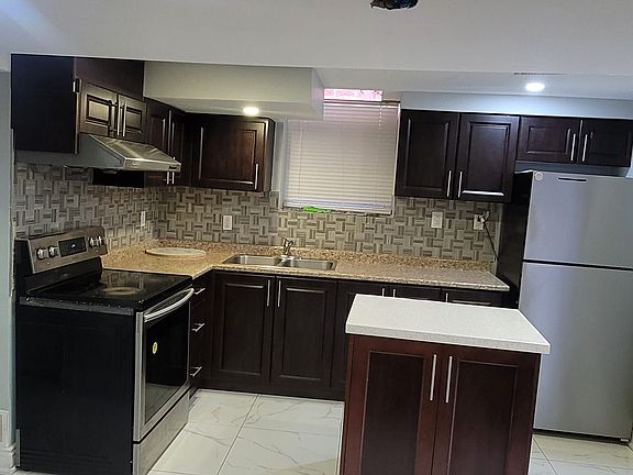 4th image of 25 Browley Dr