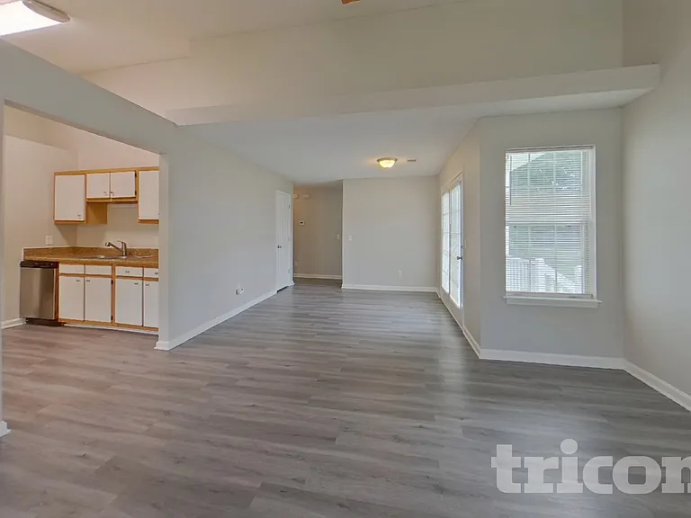 109 Jaybird Ln — Photo 2