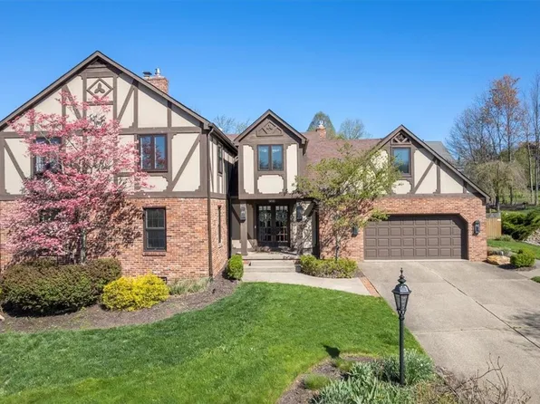 1811 S Villa Dr, Gibsonia, PA 15044