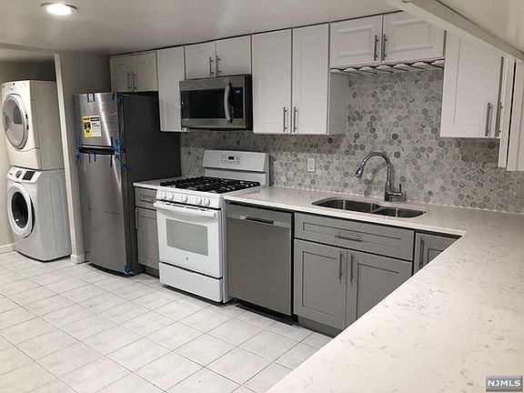 2nd image of 658 Undercliff Ave Floor 1