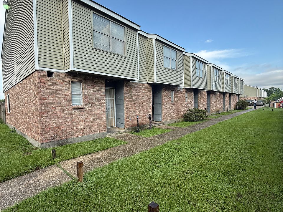 1st image of 10700 Roger Dr #0