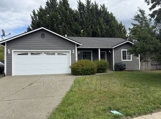 985 Skylark Ln, Grants Pass, OR 97527