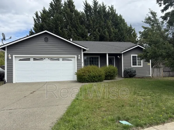 985 Skylark Ln, Grants Pass, OR 97527