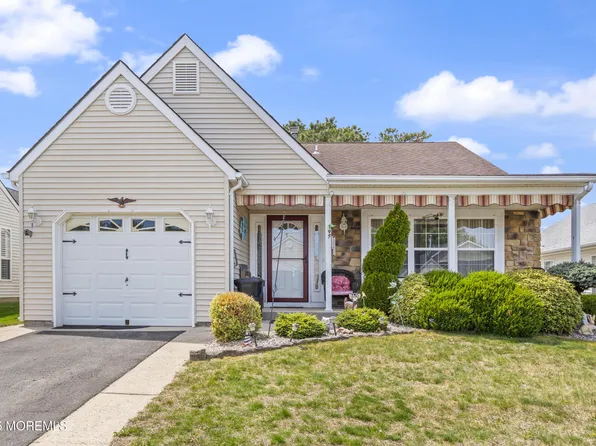 195 Canterbury Lane, Toms River, NJ 08757