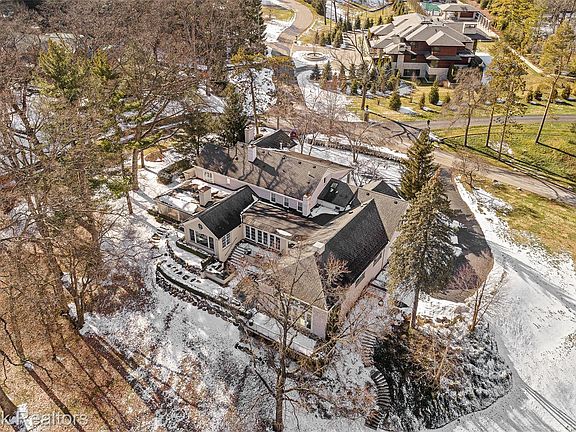 2nd image of 375 Dunston Rd