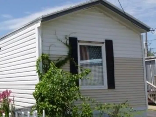 245 Manton St, Pawtucket, RI 02861