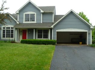 723 S Carriage Hill Rd, Island Lake, IL 60042