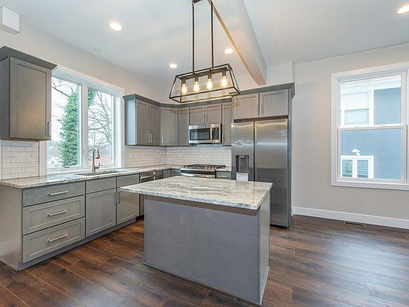 Fabulous kitchen with center island
